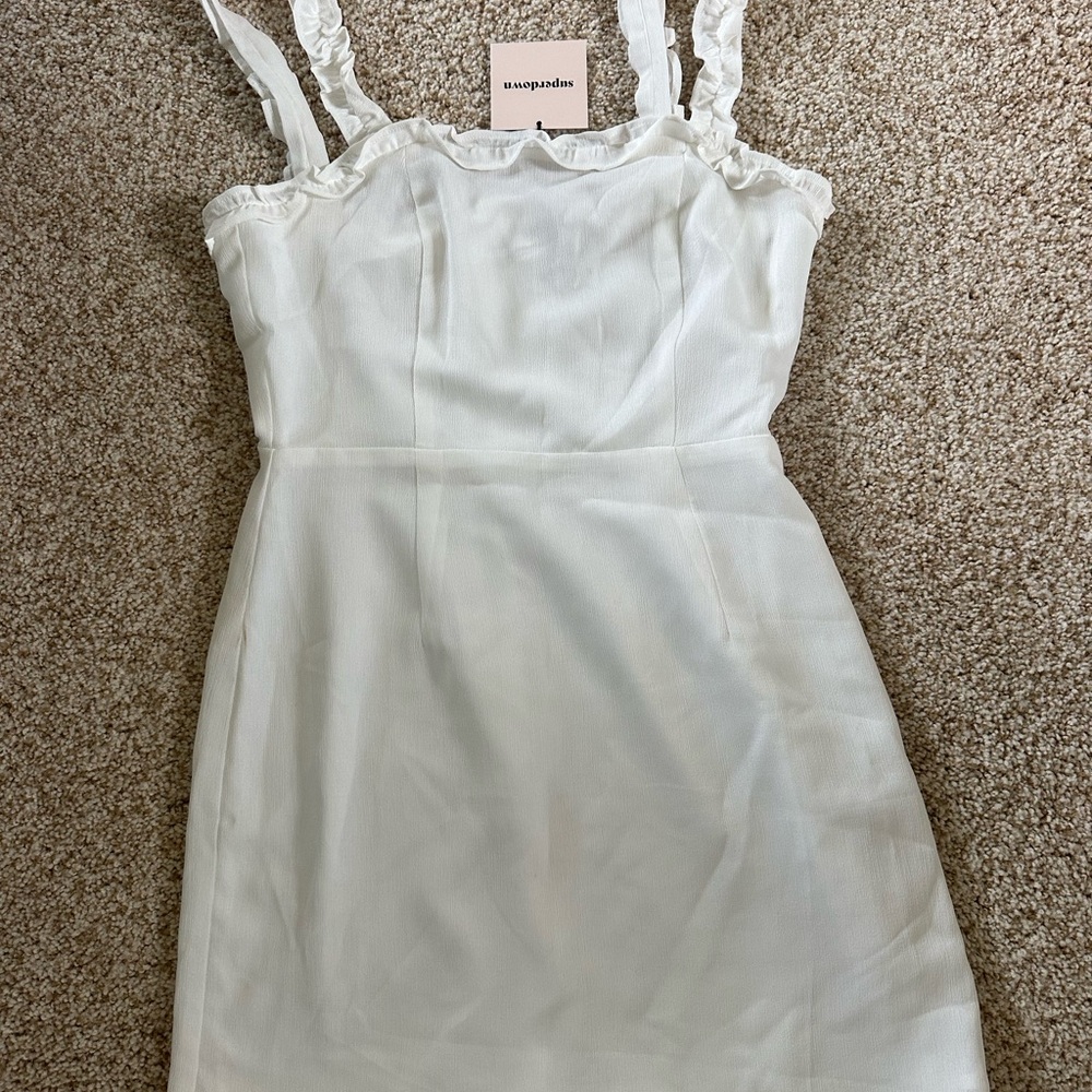 Elegant White Sleeveless Dress
